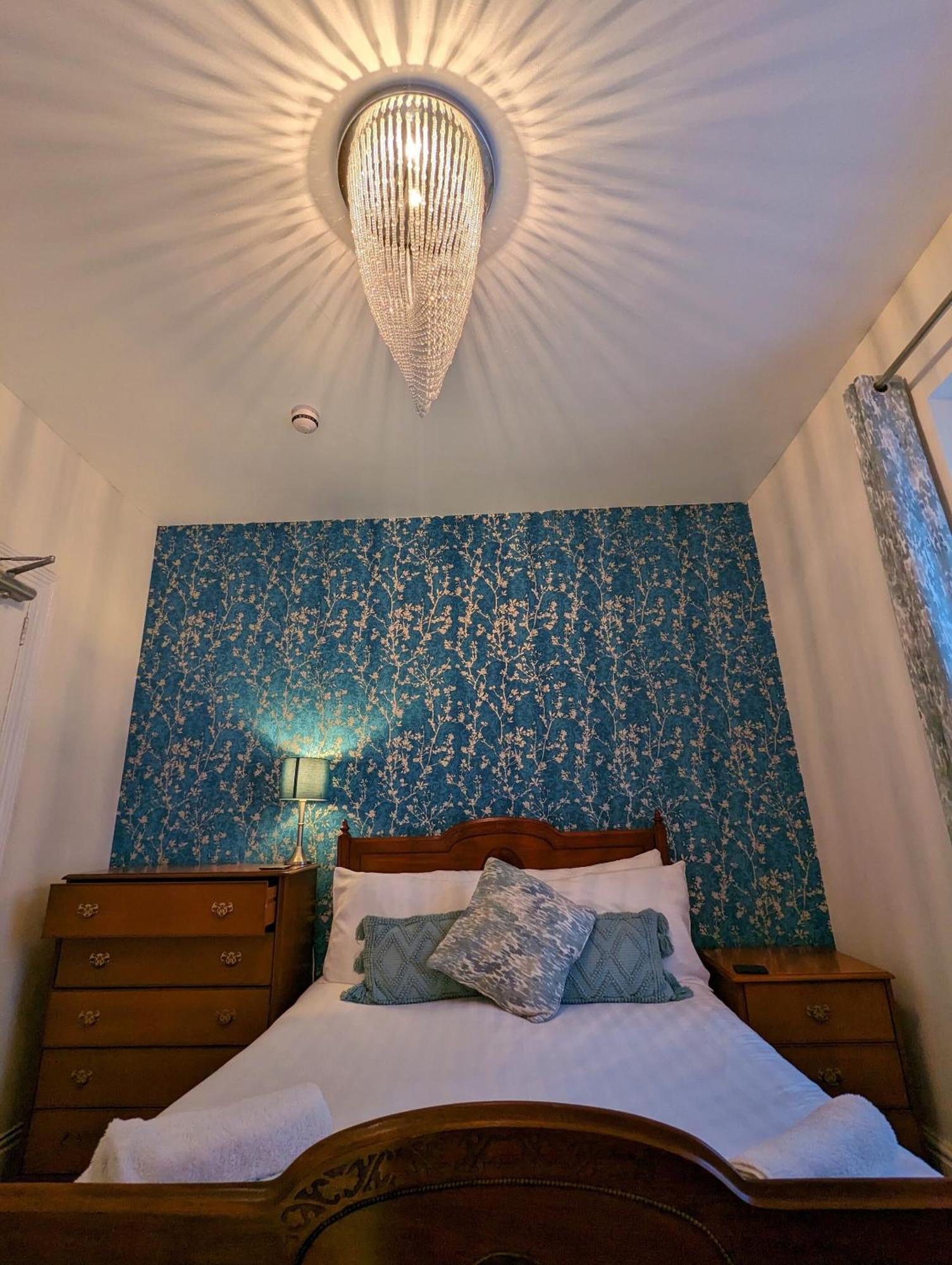 Bed and Breakfast The Senarth Лландидно Номер фото
