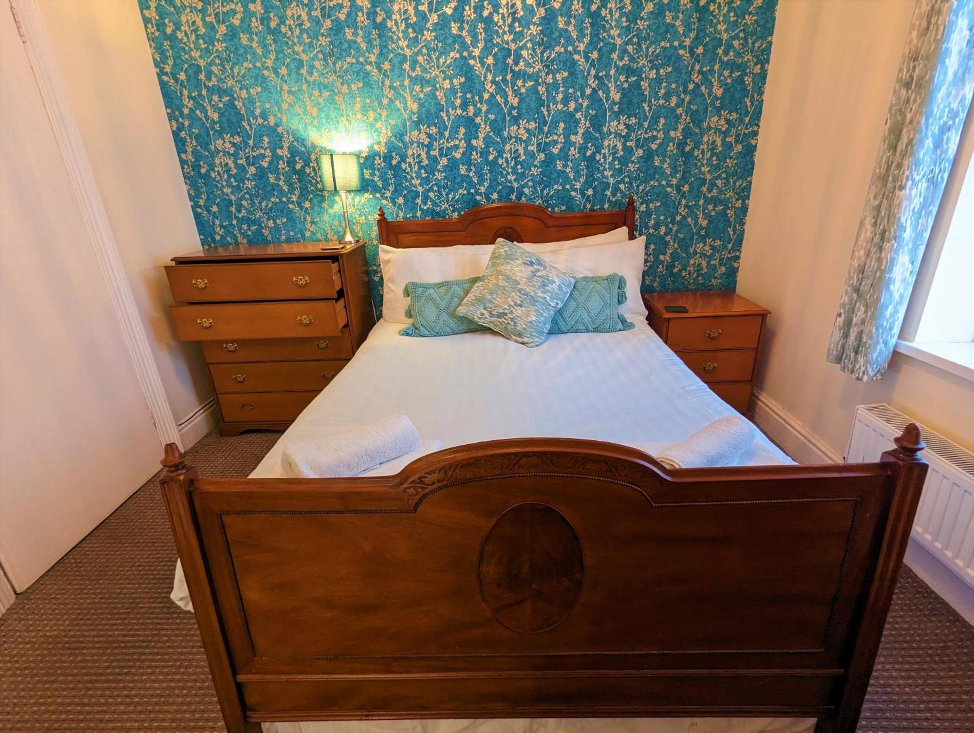 Bed and Breakfast The Senarth Лландидно Номер фото